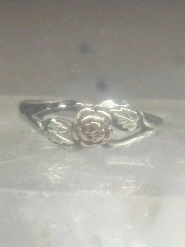 BLACK HILLS GOLD RING ROSE FLOWER LEAVES WEDDING BAND SIZE 5.5 STERLING SILVER: BLACK HILLS GOLD RING ROSE FLOWER LEAVES WEDDING BAND SIZE 5.5 STERLING SILVER Black Hills Gold ring Rose Flower Leaves wedding band size 5.50 sterling silver women girls Size 5.50 Weight 2.7g Width 5