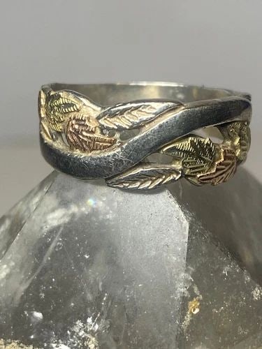 BLACK HILLS GOLD RING SIZE 10.75 LEAVES BAND STERLING SILVER WOMEN MEN: BLACK HILLS GOLD RING SIZE 10.75 LEAVES BAND STERLING SILVER WOMEN MEN Black Hills Gold ring leaves band sterling silver women men Size 10.75 Weight 5.3g Width. 3/8" Thinnest part 3/16"