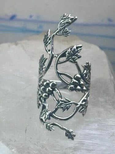LONG GRAPE LEAVES RING LONG VINE FULL FINGER BAND SIZE 9 STERLING SILVER WOMEN: LONG GRAPE LEAVES RING LONG VINE FULL FINGER BAND SIZE 9 STERLING SILVER WOMEN Long grape leaves ring long vine full finger band size 9 sterling silver women Size 9 Weight. 8.2g Length 1 7/8" Thinnest