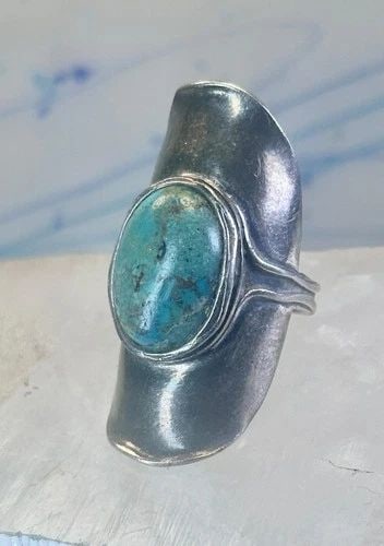 TURQUOISE RING FULL FINGER BAND SIZE 7.50 STERLING SILVER WOMEN: TURQUOISE RING FULL FINGER BAND SIZE 7.50 STERLING SILVER WOMEN Turquoise ring full finger band size 7.50 sterling silver women Size 6 Weight. 8.2g Length 1 5/8" Width 3/4" Thinnest part of band 3/16"