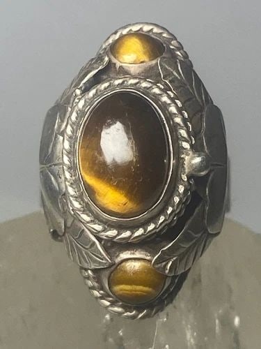 POISON RING SIZE 7.25 TIGER EYE MEXICO STERLING SILVER WOMEN: POISON RING SIZE 7.25 TIGER EYE MEXICO STERLING SILVER WOMEN Poison ring Tiger Eye Mexico sterling silver women Size 7.25 adjustable Weight 9.7g Length 1" Width 3/8" Thinnest part of band 1/8"