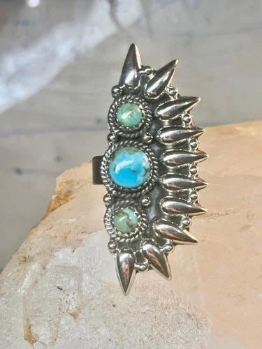 LONG TURQUOISE RING SOUTHWEST SIZE 7 STERLING SILVER WOMEN: LONG TURQUOISE RING SOUTHWEST SIZE 7 STERLING SILVER WOMEN Long turquoise ring southwest size 7 Sterling silver women Size 7 slightly adjustable one band is made to be adjusted Weight 13.7g Length 1 7