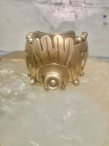POISON RING MEXICO AZTEC DESIGN BAND CZ SIZE 8 ADJ STERLING SILVER WOMEN: POISON RING MEXICO AZTEC DESIGN BAND CZ SIZE 8 ADJ STERLING SILVER WOMEN Poison ring Mexico Aztec design band CZ size 8 adj sterling silver women Size 8 Weight. 9.4g Length 7/8" Width 3/4" Thinnest pa