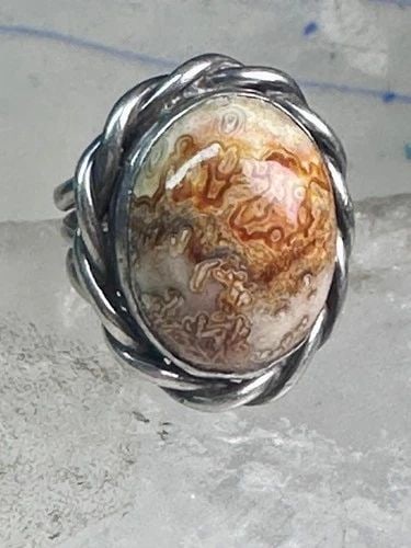 VINTAGE LACE AGATE RING SOUTHWEST SIZE 7 STERLING SILVER WOMEN GIRLS: VINTAGE LACE AGATE RING SOUTHWEST SIZE 7 STERLING SILVER WOMEN GIRLS Vintage Lace Agate Ring southwest size 7 sterling silver women girls SIze 7 Weight 10.9g length 1" Width. 3/4" Thinnest part of ban
