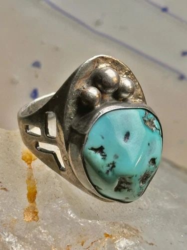 NAVAJO RING TURQUOISE SIZE 11.25 STERLING SILVER WOMEN MEN: NAVAJO RING TURQUOISE SIZE 11.25 STERLING SILVER WOMEN MEN Navajo ring turquoise size 11.25 sterling silver women men Not a Heavy weight but solid Size 11.25 Weight. 14.2g Length 1. 3/8" Widest part 3