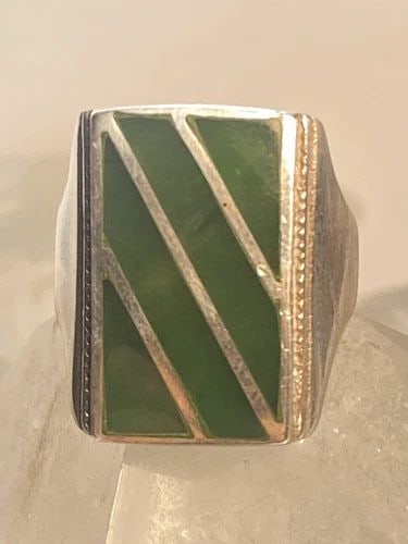 GREEN RING SIZE 8.75 STERLING SILVER MEN WOMEN: GREEN RING SIZE 8.75 STERLING SILVER MEN WOMEN Green ring sterling silver men women Size 8.75 Between a. size 8.75 and a size 9 Weight 14g Length. 7/8" Width 1/2" Thinnest part of band 3/16"