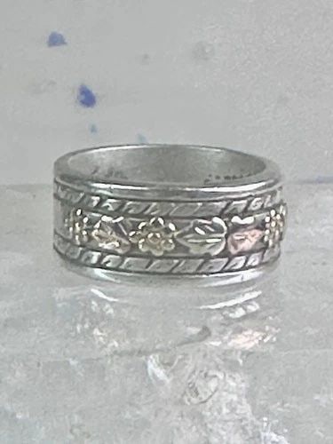BLACK HILLS GOLD RING WEDDING BAND LEAVES SIZE 5.5 STERLING SILVER WOMEN: BLACK HILLS GOLD RING WEDDING BAND LEAVES SIZE 5.5 STERLING SILVER WOMEN Black Hills Gold ring wedding band leaves size 5.5 sterling silver women Size 5.5 Between a size 5.50 and a size 5.75 Weight. 6
