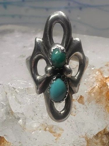 NAVAJO SANDCAST RING TURQUOISE SIZE 5 STERLING SILVER WOMEN GIRL: NAVAJO SANDCAST RING TURQUOISE SIZE 5 STERLING SILVER WOMEN GIRL Navajo Sandcast Ring Turquoise size 5 sterling silver women girls Size 5 Weight 5.7g Length 1 1/4"" Thinnest part of band 1/8"