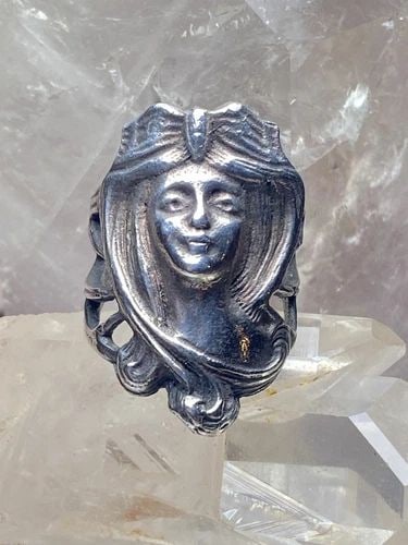 FACE RING ART DECO STERLING SILVER WOMEN GIRLS: FACE RING ART DECO STERLING SILVER WOMEN GIRLS Face ring art deco sterling silver women girls Size 6.25 Between a size 6.25 and a size 6.50 Weight 11.5g Widest part 1 1/4" Thinnest part 1/8"