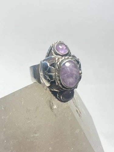 POISON RING MEXICO AMETHYST STERLING SILVER WOMEN GIRL: POISON RING MEXICO AMETHYST STERLING SILVER WOMEN GIRL Poison ring Mexico amethyst sterling silver women girl Size 8.50 adjustable Weight. 8.5g Length 1 1/8" Width. 3/8" Thinnest part of band 3/16"