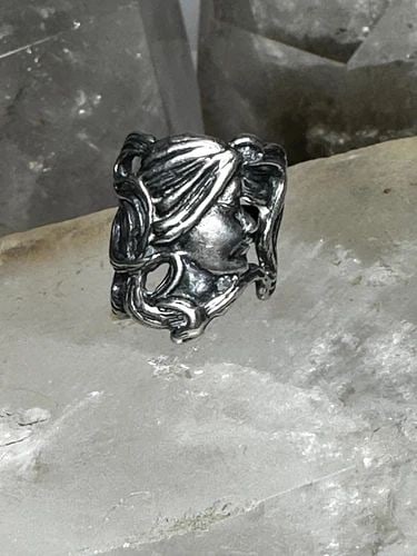 FACE RING SIZE 5.25 ART DECO HEAVIER BAND W LONG WAVY HAIR STERLING SILVER WOM: FACE RING SIZE 5.25 ART DECO HEAVIER BAND W LONG WAVY HAIR STERLING SILVER WOM Face ring size 5.25 art deco heavier band w long wavy hair sterling silver women girls Size 5.25 Between a size 5.25 and 
