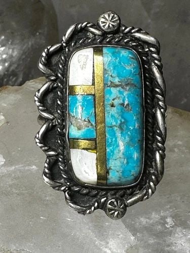 LONG TURQUOISE RING MOP SIZE 11 NAVAJO STERLING SILVER WOMEN: LONG TURQUOISE RING MOP SIZE 11 NAVAJO STERLING SILVER WOMEN Long Turquoise ring MOP size 11 Navajo sterling silver women Goldish brass lines between the stones Size 11 Weight. 14.4g Length 1 1/2" Wid