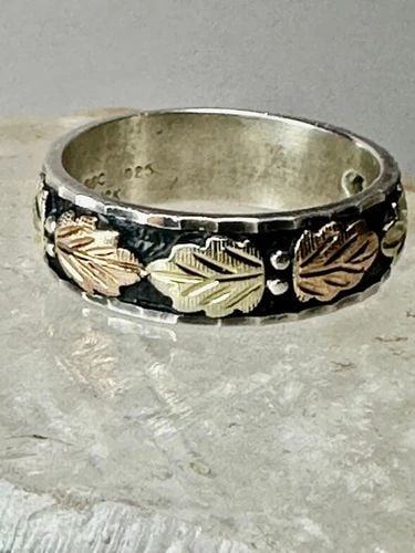 BLACK HILLS GOLD RING LEAVES WEDDING BAND SIZE 10.75 STERLING SILVER WOMEN MEN: BLACK HILLS GOLD RING LEAVES WEDDING BAND SIZE 10.75 STERLING SILVER WOMEN MEN Black Hills Gold ring leaves wedding band Size 10.75 Sterling Silver women men Size 10.75 Between a size 10.75 and a size