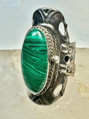 MALACHITE RING POISON MEXICO TAXCO SIZE 8.75 ADJ STERLING SILVER WOMEN: MALACHITE RING POISON MEXICO TAXCO SIZE 8.75 ADJ STERLING SILVER WOMEN Malachite ring Poison Mexico Taxco size 8.75 adj sterling silver women Size 8.75 adjustable Weight 12g Length 1 1/2" Width 5/8" T