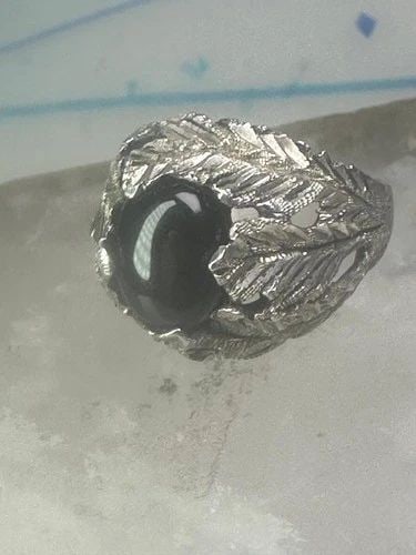 VINTAGE BLACK HILLS GOLD RING ONYX LEAVES SIZE 6.25 STERLING SILVER WOMEN: VINTAGE BLACK HILLS GOLD RING ONYX LEAVES SIZE 6.25 STERLING SILVER WOMEN Vintage Black Hills Gold ring onyx leaves size 6.25 sterling silver women Signed and Hard to see Size 6.25 Weight 6.2g Length 