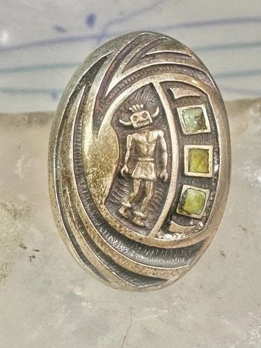 HOPI KACHINA RING MUDMAN TURQUOISE SIZE 4.75 STERLING SILVER WOMEN: HOPI KACHINA RING MUDMAN TURQUOISE SIZE 4.75 STERLING SILVER WOMEN Hopi Kachina ring mudman turquoise size 4.75 sterling silver women Size 4.75 Weight 9.9g Length 1 1/8" Width. 7/8" Thinnest part of b