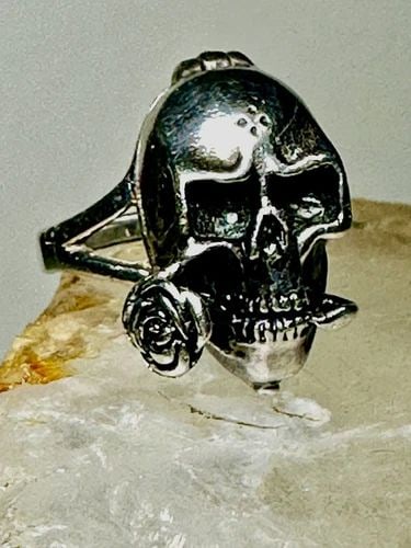 POISON SKULL RING DAY OF THE DEAD ROSE BAND SIZE 7.50 STERLING SILVER WOMEN: POISON SKULL RING DAY OF THE DEAD ROSE BAND SIZE 7.50 STERLING SILVER WOMEN Poison skull ring Day of the Dead rose band size 7.50 sterling silver women Size 7.50 Weight 10.2g Length. 1" Width 5/8" Thi