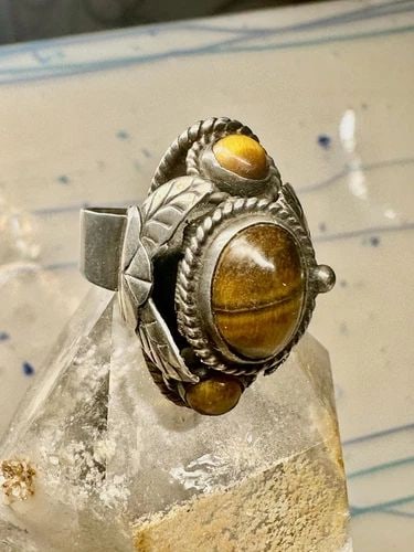 POISON RING TIGER EYE SIZE 7.50 MEXICO STERLING SILVER WOMEN: POISON RING TIGER EYE SIZE 7.50 MEXICO STERLING SILVER WOMEN Poison ring tiger eye size 7.50 Mexico sterling silver women The lid closes very tight and the lid does open but not all the way ... Size 7