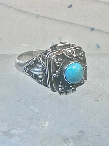VINTAGE POISON RING TURQUOISE BOHO SIZE 7.75 STERLING SILVER WOMEN GIRLS: VINTAGE POISON RING TURQUOISE BOHO SIZE 7.75 STERLING SILVER WOMEN GIRLS Vintage poison ring turquoise boho size 7.75 sterling silver women girls Size 7.75 Between a size 7.75 and a size 8 Weight 4.5g