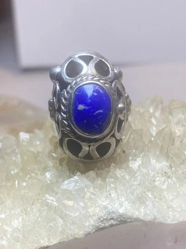 POISON RING BLUE LAPIS ? MEXICO STERLING SILVER PINKY WOMEN GIRLS: POISON RING BLUE LAPIS ? MEXICO STERLING SILVER PINKY WOMEN GIRLS Poison ring blue lapis ? Mexico sterling silver women girls Size 5.50 Weight 8.6g Length 7/8" Width 3/8" Thinnest back of band 3/16"