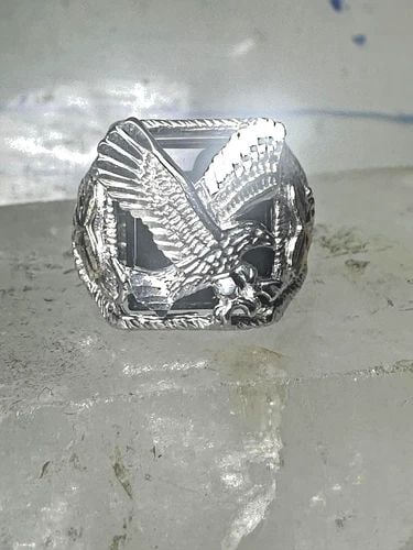 EAGLE RING BLACK HILLS GOLD ONYX BAND STERLING SILVER WOMEN MEN: EAGLE RING BLACK HILLS GOLD ONYX BAND STERLING SILVER WOMEN MEN Eagle ring Black Hills Gold onyx band sterling silver women men Size 8.75 Weight 8.8 Length 5/8" Width 5/8" Band in back 3/16"