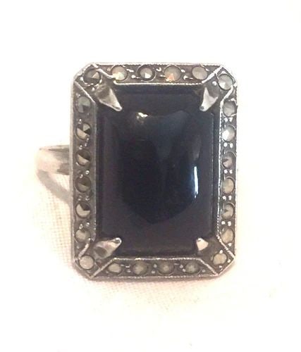 VINTAGE STERLING SILVER ONYX MARCASITE ART DECO RING SIZE 5.5 4G MOURNING: VINTAGE STERLING SILVER ONYX MARCASITE ART DECO RING SIZE 5.5 4G MOURNING Vintage Sterling Silver Onyx Marcasite Art Deco Mourning Ring Size 5.5 Weight 4g Length 3/4" Width 5/8" Free First Class shipp