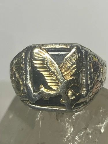 EAGLE RING STERLING SILVER WOMEN MEN: EAGLE RING STERLING SILVER WOMEN MEN Black Hills Gold Eagle ring onyx leaves sterling silver women men signed but hard to see ..some type of gold over sterling Size 11.50 Weight 10.9g Length 3/4" Wide