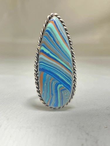 RAINBOW CASILICA RING STERLING SILVER WOMEN GIRLS: RAINBOW CASILICA RING STERLING SILVER WOMEN GIRLS Rainbow Casilica Ring sterling silver women girls Size 6.75 Weight 7.4g Length 1. 3/4" Width. 3/4" Thinnest part of band 1/8"