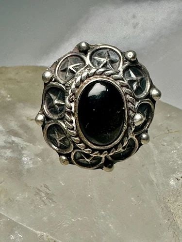 POISON RING STAR MEXICO BAND SIZE 7.50 STERLING SILVER WOMEN GIRLS: POISON RING STAR MEXICO BAND SIZE 7.50 STERLING SILVER WOMEN GIRLS Poison ring star Mexico band size 7.50 possibly obsidian? sterling silver women girls AS IS - A small flaw near the latch on the pois