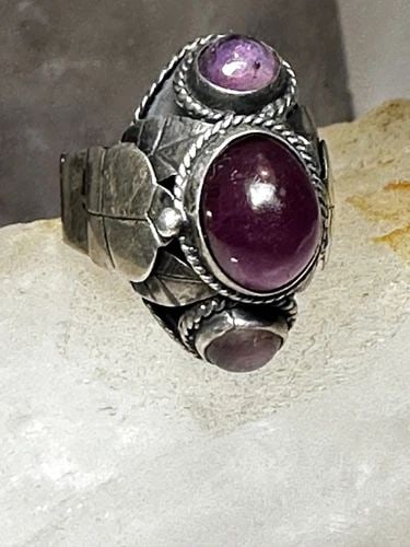 AMETHYST POISON RING SIZE 8 STERLING SILVER STERLING WOMEN: AMETHYST POISON RING SIZE 8 STERLING SILVER STERLING WOMEN Amethyst poison ring size 8 sterling silver sterling women Size 8 Weight 7.3g Length. 7/8" Width. 5/16" Thinnest part of band 3/16"