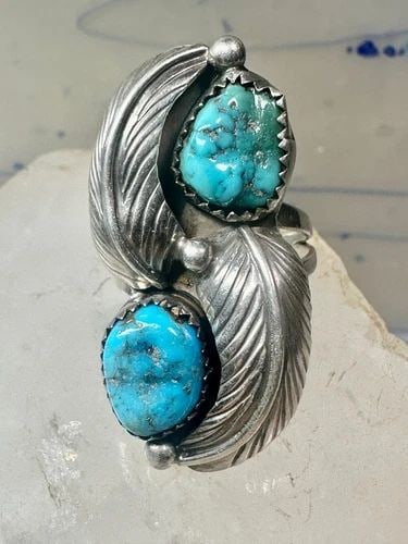 LONG NAVAJO RING TURQUOISE ELLEN MYRTLE FEATHERS SIZE 6 STERLING SILVER WOMEN: LONG NAVAJO RING TURQUOISE ELLEN MYRTLE FEATHERS SIZE 6 STERLING SILVER WOMEN Navajo ring turquoise size 6 Ellen Myrtle long feathers sterling silver women Size 6 Between a size 6 and a size 6.25 Weig