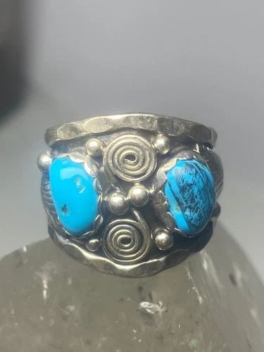 TURQUOISE RING NAVAJO LEAVES SOUTHWEST WOMEN MEN: TURQUOISE RING NAVAJO LEAVES SOUTHWEST WOMEN MEN Turquoise ring Navajo leaves southwest women men Size 8.25 Between a size 8.25 and a size 8.50 Weight 7g Width 3/4" Thinnest part of band. 3/16"