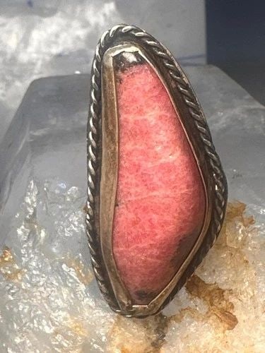 NAVAJO LONG RING RHODOCHROSITE SIZE 6.50 STERLING SILVER WOMEN: NAVAJO LONG RING RHODOCHROSITE SIZE 6.50 STERLING SILVER WOMEN Navajo long ring rhodochrosite size 6.50 sterling silver women Size 6.50 Weight 23.6g Length 2" Width 1" Thinnest part of band 1/4"