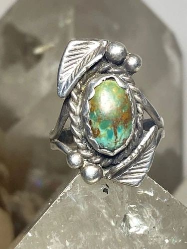 TURQUOISE RING SIZE 6.25 NAVAJO STERLING SILVER WOMEN GIRLS: TURQUOISE RING SIZE 6.25 NAVAJO STERLING SILVER WOMEN GIRLS Turquoise ring size 6.25 Navajo sterling silver women girls Signed MW Navajo Size 6.25 Weight 4.9g Length 1" Width. 19/32" Thinnest part 1/8