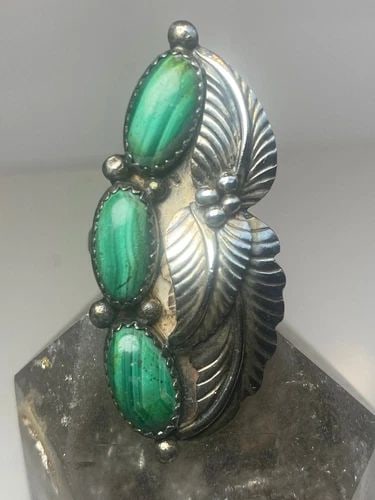LONG MALACHITE RING SIZE 6.25 NAVAJO LEAVES STERLING SILVER WOMEN: LONG MALACHITE RING SIZE 6.25 NAVAJO LEAVES STERLING SILVER WOMEN Long Malachite ring Navajo leaves sterling silver women Size 7.75 Between a size 7.75 and a size 8 Weight 10.5g Length 1 3/4" Width 7/
