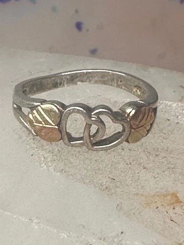 BLACK HILLS RING DOUBLE HEART BAND VALENTINE SIZE 7.25 STERLING SILVER WOMEN: BLACK HILLS RING DOUBLE HEART BAND VALENTINE SIZE 7.25 STERLING SILVER WOMEN Black Hills ring double heart band Valentine size 7.25 sterling silver women Size 7.25 Weight 2.6g Width 1/4" Thinnest part