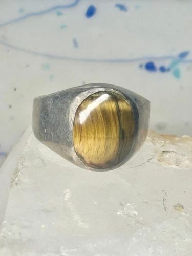 TIGER EYE RING SIZE 13.50 SOUTHWEST BAND STERLING SILVER WOMEN MEN: TIGER EYE RING SIZE 13.50 SOUTHWEST BAND STERLING SILVER WOMEN MEN Tiger Eye ring size 13.50 southwest band sterling silver women men Size 13.50 Weight 18.7g Length 5/8" Width 1/2" Band in Back 3/16"