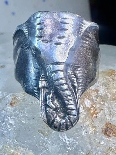 ELEPHANT RING VINTAGE ANIMAL BAND SIZE 9.50 STERLING SILVER WOMEN GIRLS: ELEPHANT RING VINTAGE ANIMAL BAND SIZE 9.50 STERLING SILVER WOMEN GIRLS Elephant ring vintage animal band size 9.50 sterling silver women Size 9.5 Weight 10.6g Width. 1/2" Thinnest part of band in bac