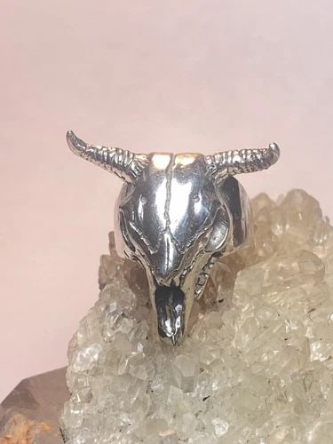 LONGHORN RING SIZE 7.50 BIKER BAND SKULL STERLING SILVER WOMEN MEN: LONGHORN RING SIZE 7.50 BIKER BAND SKULL STERLING SILVER WOMEN MEN Longhorn ring biker band skull sterling silver women men Size 7.50 Weight 9.3g Length 1 1/4" Widest part 1 1/8" Thinnest part 3/16"