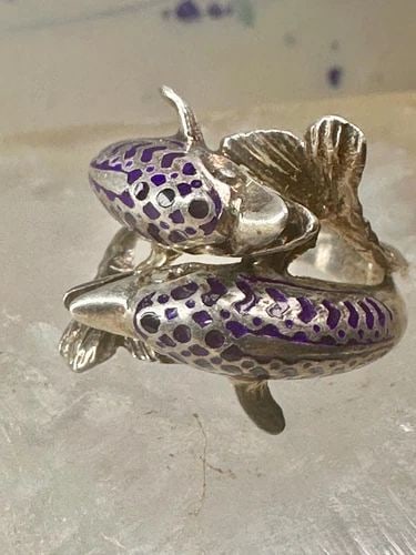 DOLPHIN RING DOLPHINS BAND WAVES SIZE 5.50 STERLING SILVER WOMEN: DOLPHIN RING DOLPHINS BAND WAVES SIZE 5.50 STERLING SILVER WOMEN Dolphin ring dolphins band waves size 5.50 sterling silver women Size 5.50 Between a size 5.50 and a size 5.75 Weight 7.7g Width 7/8" T