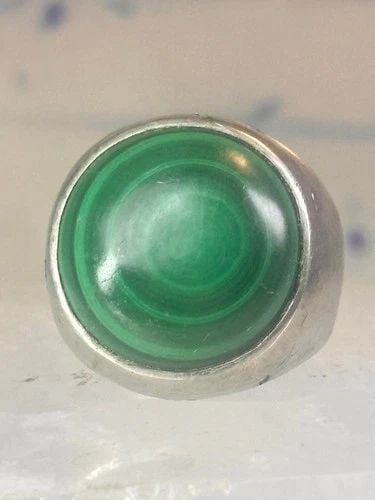 MALACHITE RING DOME BAND SIZE 8.75 STERLING SILVER WOMEN MEN: MALACHITE RING DOME BAND SIZE 8.75 STERLING SILVER WOMEN MEN Malachite ring Dome band size 8.7 sterling silver women men Size 8.75 Weight 12g Length 3/4" Width 3/4" Thinnest part of band 1/4"