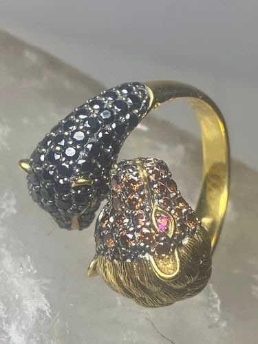 VINTAGE EPIPHANY RING LION COUGAR SIZE 9 YELLOW GOLD OVER STERLING SILVER CZ WIL: VINTAGE EPIPHANY RING LION COUGAR SIZE 9 YELLOW GOLD OVER STERLING SILVER CZ WIL Vintage Epiphany Lion Cougar Yellow Gold over Sterling Silver CZ Wild Cat Ring - Size 9 Size 9 Weight 14.1g Length 3/4"