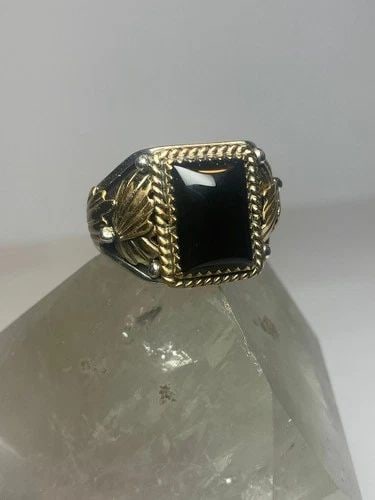 ONYX RING SOUTHWEST CAROLYN POLLACK BAND STERLING SILVER WOMEN MEN: ONYX RING SOUTHWEST CAROLYN POLLACK BAND STERLING SILVER WOMEN MEN Onyx ring southwest Carolyn Pollack band sterling silver women men Unknown metal overlay on the leaves Size 12.75 Between a size 12.7