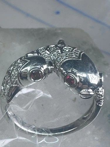 KOI FISH RING SIGNED EA FISH BAND SIZE 8 PINKY STERLING SILVER WOMEN GIRLS: KOI FISH RING SIGNED EA FISH BAND SIZE 8 PINKY STERLING SILVER WOMEN GIRLS Koi fish Ring signed EA fish band size 8 pinky sterling silver women girls Size 8 Weight 5.2g Width 5/8" Thinnest part of ban