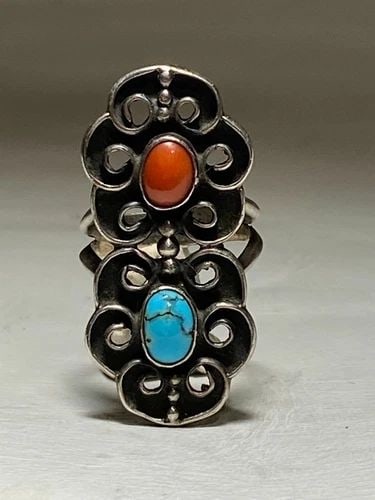 TURQUOISE RING LONG CORAL NAVAJO SOUTHWEST WOMEN STERLING SILVER: TURQUOISE RING LONG CORAL NAVAJO SOUTHWEST WOMEN STERLING SILVER Turquoise ring long coral southwest Navajo women sterling silver Size 8.25 Between a size 8.25 and a size 8.50 Weight 11.8g Length of t