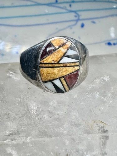 JASPER MOP ONYX RING SOUTHWEST SIGNED SIZE 12.25 STERLING SILVER WOMEN: JASPER MOP ONYX RING SOUTHWEST SIGNED SIZE 12.25 STERLING SILVER WOMEN Jasper mop onyx ring southwest signed size 12.25 sterling silver women Size 12.25 Weight 14g Length. 5/8" Width 1/2" Thinnest par