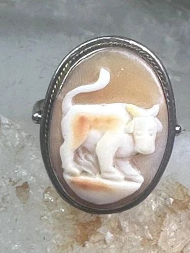 BULL RING CAMEO SHELL TAURUS ZODIAC BAND SIZE 4 800 SILVER WOMEN GIRLS: BULL RING CAMEO SHELL TAURUS ZODIAC BAND SIZE 4 800 SILVER WOMEN GIRLS Bull ring Cameo Shell Taurus Zodiac band size 4 800 silver women girls Size 4 Weight 2.6g Length. 7/8" Width. 5/8" Thinnest part 