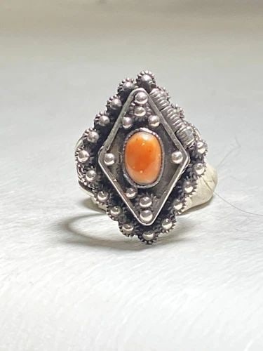 POISON RING CORAL FILIGREE STERLING SILVER WOMEN GIRLS SIZE 5.25: POISON RING CORAL FILIGREE STERLING SILVER WOMEN GIRLS SIZE 5.25 Poison ring coral filigree sterling silver women girls Size 5.25 Weight 7.4g Length. 1" Width. 3/4" Thinnest part of band. 1/8"