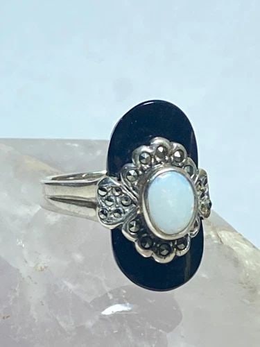 ONYX OPAL RING MARCASITES ART DECO STYLE MOURNING STERLING SILVER WOMEN: ONYX OPAL RING MARCASITES ART DECO STYLE MOURNING STERLING SILVER WOMEN onyx opal Ring marcasites Art Deco style mourning sterling silver women Size 9.25 Weight 8g Length. 15/16" Width 1/2" Thinnest p