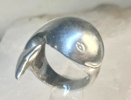 WHALE RING TAXCO MEXICO SIZE 4.5 PINKY STERLING SILVER WOMEN: WHALE RING TAXCO MEXICO SIZE 4.5 PINKY STERLING SILVER WOMEN Whale ring Taxco Mexico Size 4.5 pinky sterling silver women Size 4.5 Weight 11.2g Width. 7/8" Thinnest part of band in back 1/4"